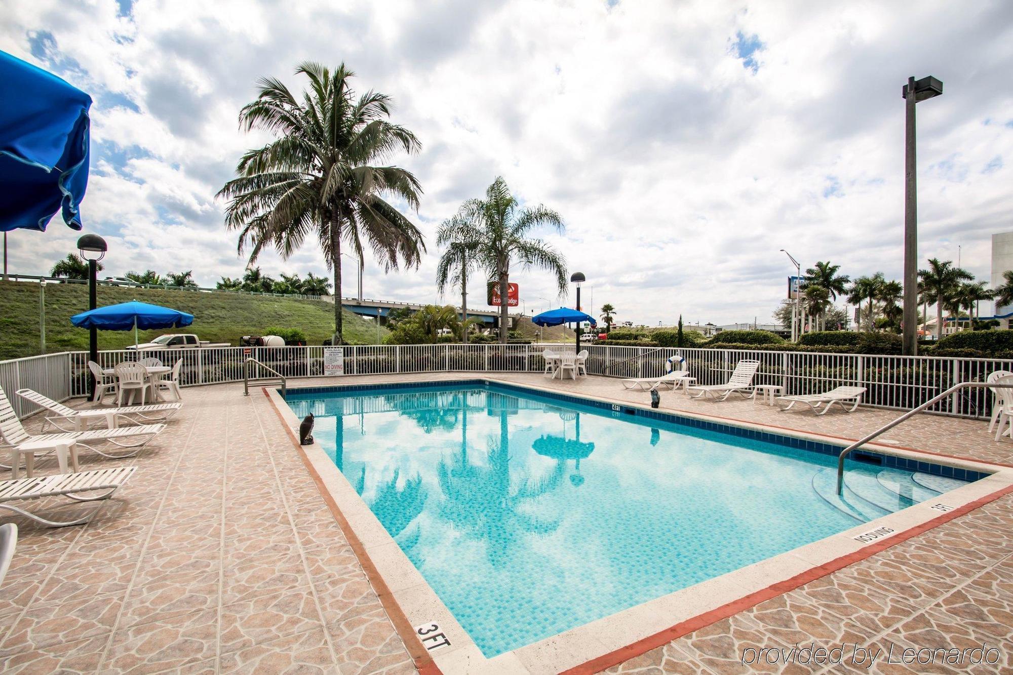 פלורידה סיטי Belmont Inn & Suites מראה חיצוני תמונה