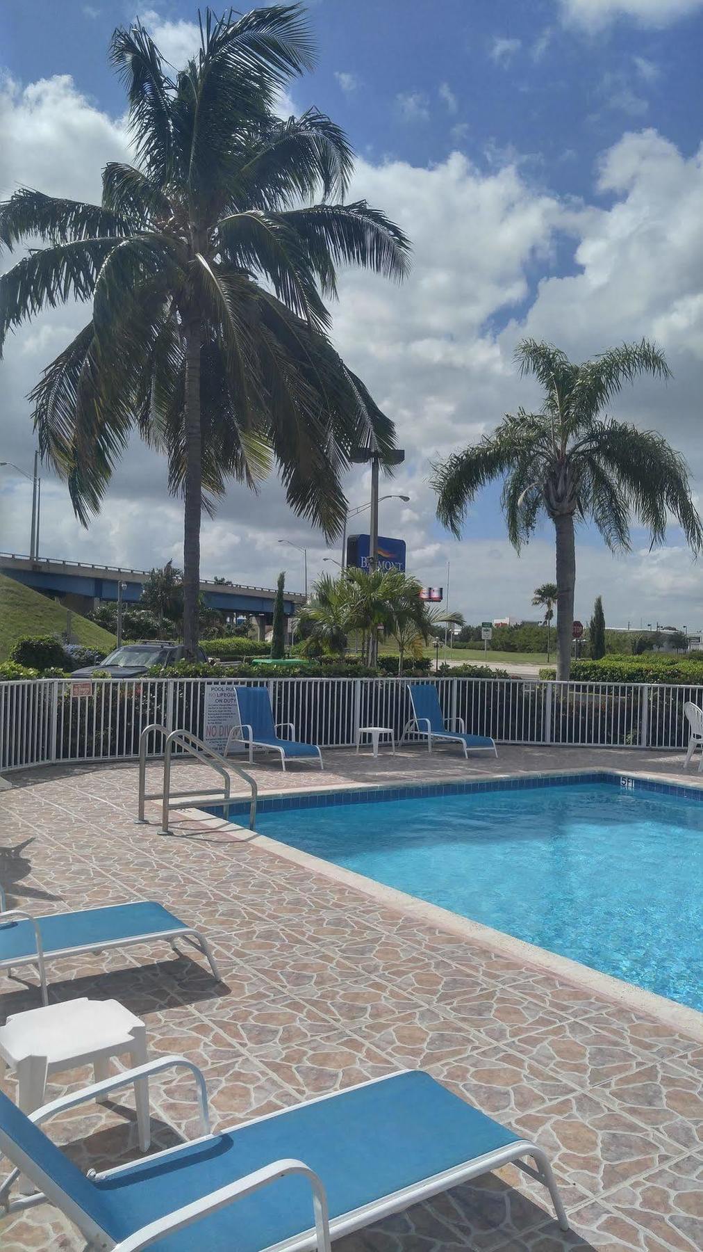 פלורידה סיטי Belmont Inn & Suites מראה חיצוני תמונה